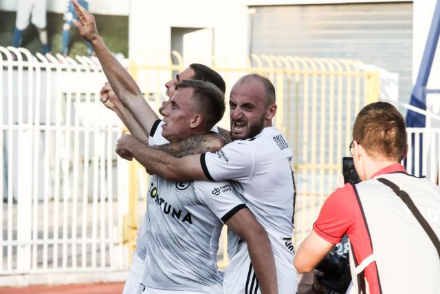 威瑟斯庞27+10青岛胜广州 四川加时不敌福建